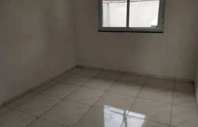 Imagem: A casa à venda possui 2 Dormitórios, 1 Banheiro, 1 Vaga na