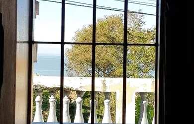 Imagem: A casa possui 5 Dormitórios, 2 Vagas na garagem e está localizado