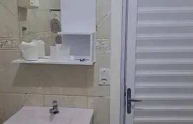 Imagem: A casa possui 3 Dormitórios, 2 Banheiros, 80m² de Área e