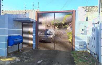 Imagem: A casa possui 2 Dormitórios, 1 Banheiro, 1 Vaga na garagem