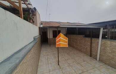 Imagem: A casa possui 2 Dormitórios, 1 Banheiro, 1 Vaga na garagem