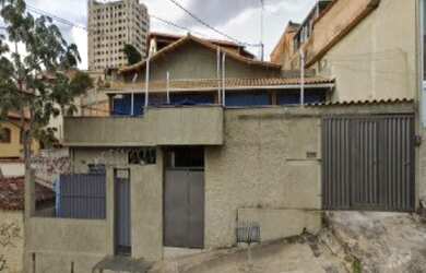 Imagem: A casa possui 3 Dormitórios, 2 Banheiros, 3 Vagas na garagem