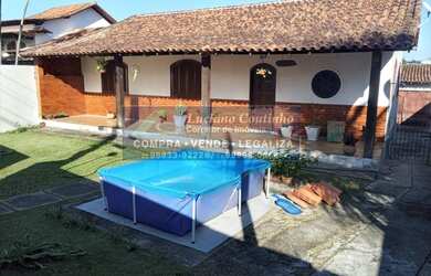 Imagem: A casa possui 3 Dormitórios, 2 Banheiros, 1 Vaga na garagem