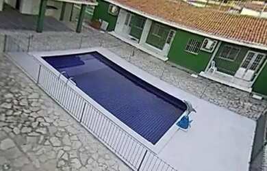 Imagem: A casa possui 5 Dormitórios, 5 Vagas na garagem e está localizado