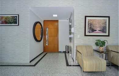 Imagem: O apartamento possui 1 Dormitório, 2 Banheiros, 2 Vagas na