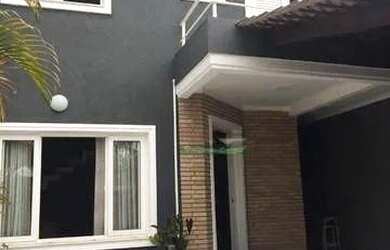 Imagem: A casa possui 3 Dormitórios, 4 Banheiros, 3 Vagas na garagem