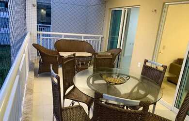 Imagem: O apartamento possui 3 Dormitórios, Acomodam 8 pessoas, 2 Vagas