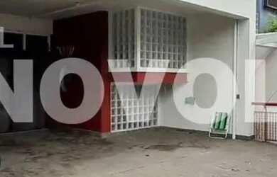 Imagem: A casa possui 4 Dormitórios, 4 Banheiros, 2 Vagas na garagem