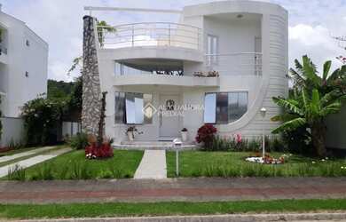 Imagem: A casa em condomínio possui 3 Dormitórios, 2 Banheiros, 4