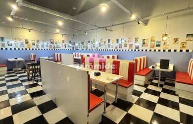 Imagem: O depósito possui 3 Vagas na garagem, 221m² de Área e está