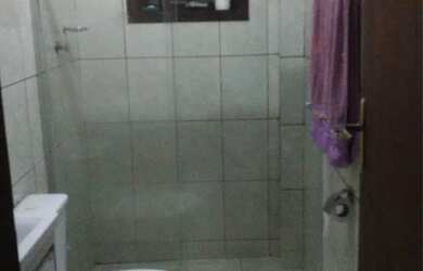 Imagem: A casa possui 5 Dormitórios, 5 Banheiros, 4 Vagas na garagem