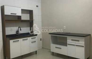 Imagem: O apartamento possui 1 Dormitório, 1 Banheiro, 1 Vaga na garagem