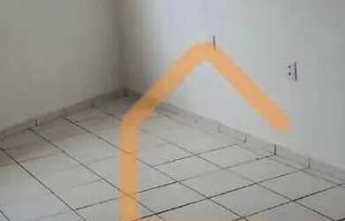 Imagem: A casa possui 3 Dormitórios, 1 Banheiro, 2 Vagas na garagem