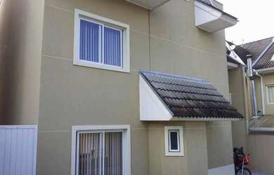 Imagem: A casa possui 3 Dormitórios, 3 Banheiros, 2 Vagas na garagem