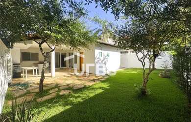 Imagem: A casa em condomínio possui 4 Dormitórios, 4 Banheiros, 4