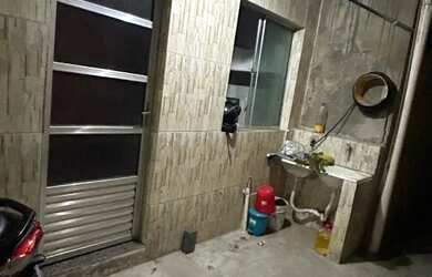 Imagem: A casa possui 1 Dormitório e 1 Banheiro e está localizado