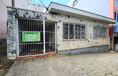 Imagem: A casa possui 3 Dormitórios, 2 Banheiros, 1 Vaga na garagem