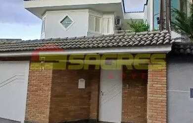 Imagem: A casa possui 4 Dormitórios, 5 Banheiros, 5 Vagas na garagem