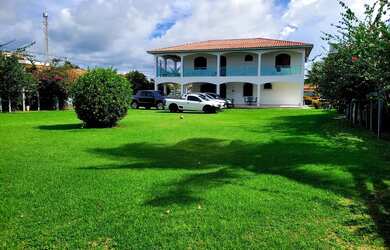 Imagem: A casa possui 4 Dormitórios, 5 Banheiros, 5 Vagas na garagem