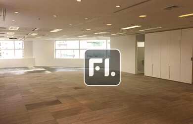 Imagem: O depósito possui 5 Vagas na garagem e 176m² de Área e está