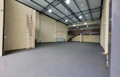 Imagem: O depósito possui 5 Vagas na garagem, 405m² de Área, Imóvel