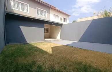 Imagem: A casa possui 4 Dormitórios, 4 Banheiros, 5 Vagas na garagem