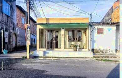 Imagem: A casa possui 3 Dormitórios, 3 Banheiros, 5 Vagas na garagem