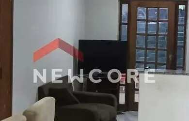 Imagem: A casa possui 3 Dormitórios, 2 Banheiros, 5 Vagas na garagem