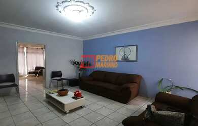 Imagem: O depósito possui 2 Vagas na garagem e 190m² de Área e está