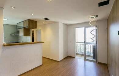 Imagem: O apartamento possui 2 Dormitórios, 1 Banheiro, 1 Vaga na garagem