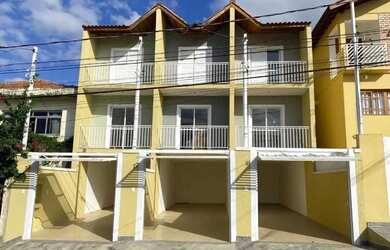 Imagem: A casa possui 3 Dormitórios, 2 Banheiros, 3 Vagas na garagem