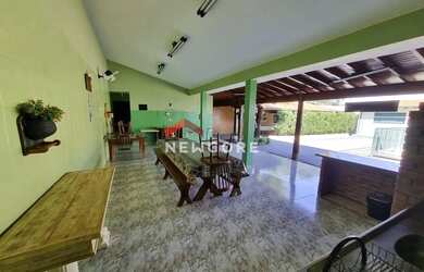 Imagem: A casa possui 2 Dormitórios, 2 Banheiros, 4 Vagas na garagem