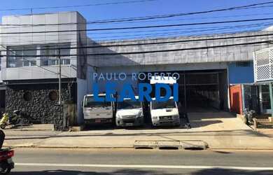 Imagem: O depósito possui 5 Vagas na garagem, 900m² de Área e está