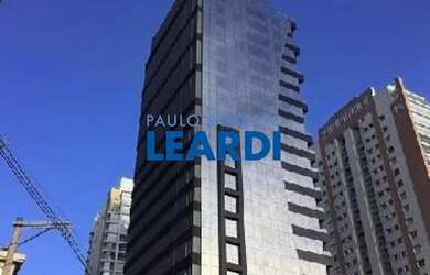 Imagem: O depósito possui 5 Vagas na garagem, 1.027m² de Área e