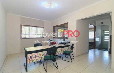 Imagem: O depósito possui 3 Vagas na garagem e 262m² de Área e está