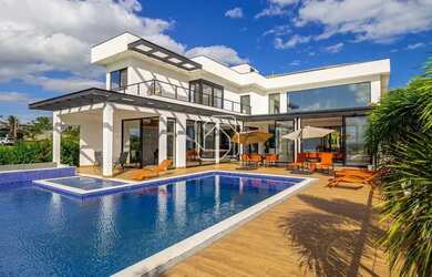 Imagem: A casa em condomínio possui 5 Dormitórios, 5 Banheiros, 5