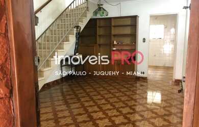 Imagem: A casa possui 2 Dormitórios, 2 Banheiros, 2 Vagas na garagem