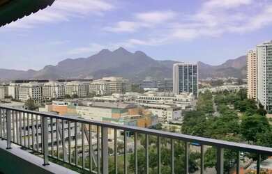 Imagem: O apartamento possui 1 Dormitório, 2 Banheiros, 2 Vagas na