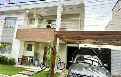 Imagem: A casa em condomínio possui 4 Dormitórios, 5 Banheiros, 2