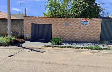 Imagem: A casa e possui 2 Dormitórios, 2 Banheiros, 2 Vagas na garagem