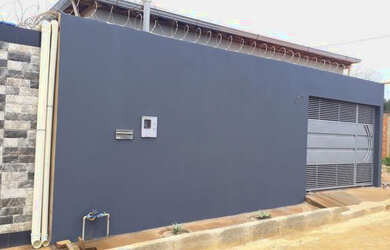 Imagem: A casa possui 2 Dormitórios, 2 Banheiros, 1 Vaga na garagem