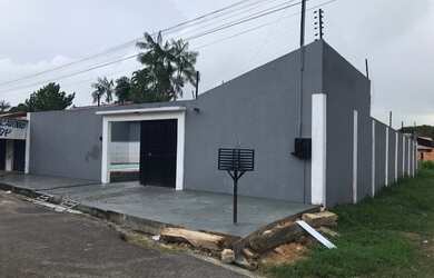 Imagem: A casa possui 3 Dormitórios, 2 Banheiros, 5 Vagas na garagem