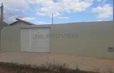 Imagem: A casa possui 2 Dormitórios, 1 Banheiro, 2 Vagas na garagem