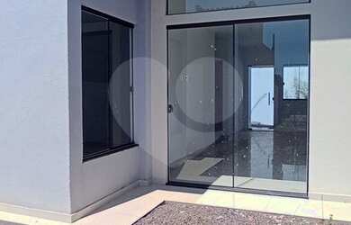 Imagem: A casa possui 2 Dormitórios, 1 Banheiro, 3 Vagas na garagem