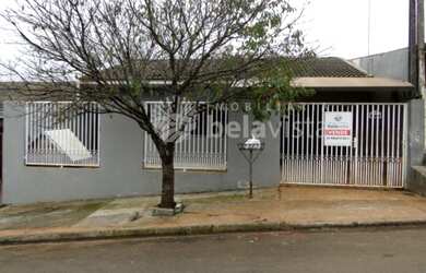 Imagem: A casa possui 2 Dormitórios, 2 Vagas na garagem e está localizado