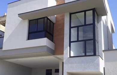 Imagem: A casa em condomínio possui 4 Dormitórios, 4 Banheiros, 4