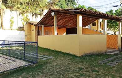 Imagem: A casa possui 2 Dormitórios, 1 Banheiro, 2 Vagas na garagem