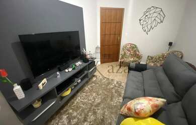 Imagem: A casa possui 3 Dormitórios, 2 Banheiros, 2 Vagas na garagem