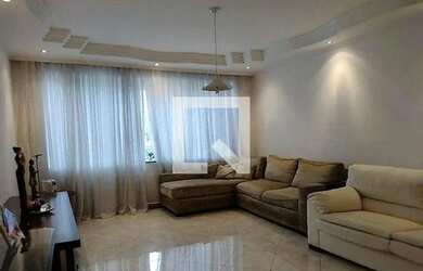 Imagem: A casa possui 4 Dormitórios, 2 Banheiros, 5 Vagas na garagem