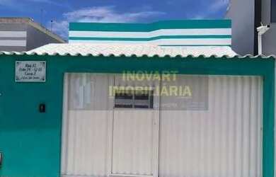 Imagem: A casa possui 3 Dormitórios, 2 Banheiros, 2 Vagas na garagem